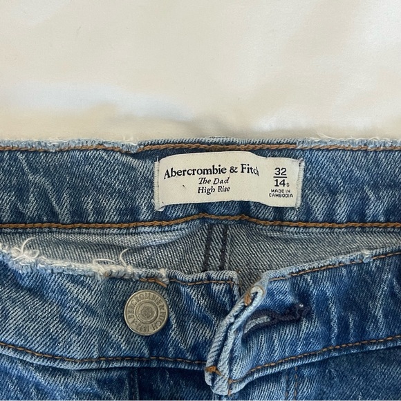 Abercrombie & Fitch High Rise Distressed Blue Jeans - Picture 3 of 5